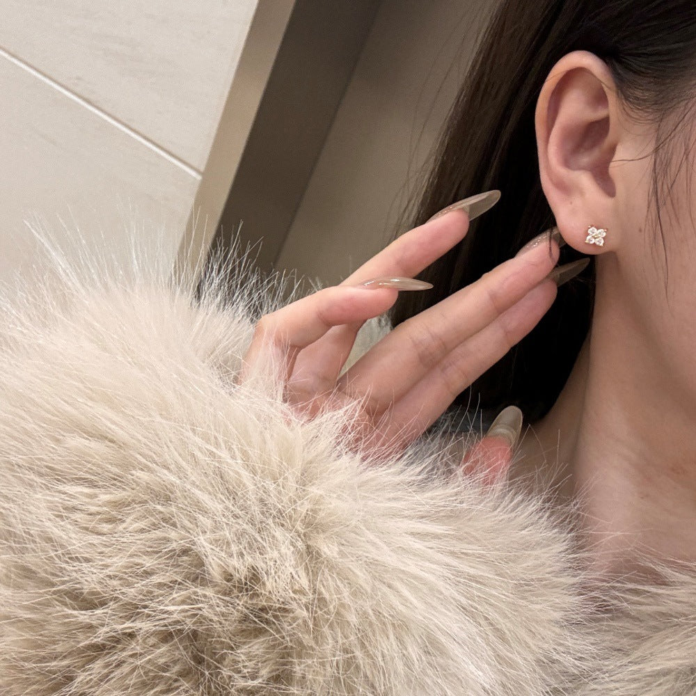 S925 sterling silver four-leaf claw diamond stud earrings
