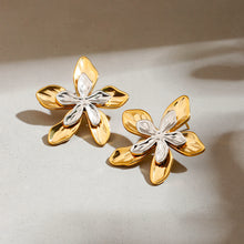 Load image into Gallery viewer, 18K gold stainless steel gold and silver color-matched hammer-patterned flower earrings