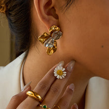 Load image into Gallery viewer, 18K gold stainless steel gold and silver color-matched wavy flower earrings