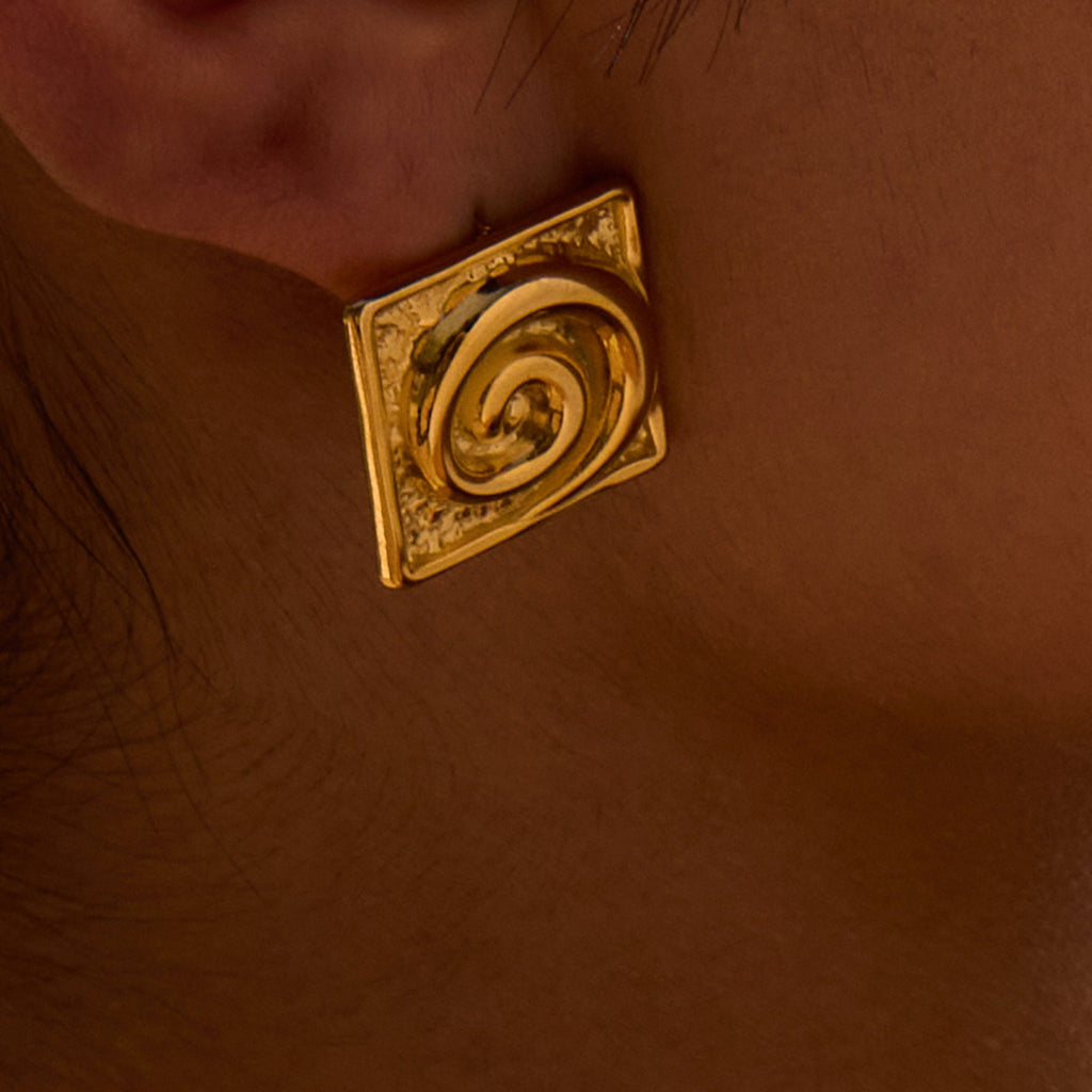 Stainless steel stud earrings, 18K gold