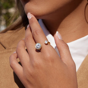 A golden stainless steel zircon ring