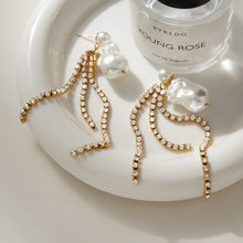 Load image into Gallery viewer, Golden stainless steel, white rhinestone tassels, Baroque pearl earrings