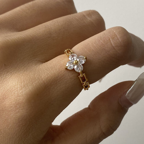 Stainless steel white zircon four-leaf clover ring