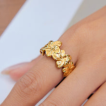 Load image into Gallery viewer, Golden stainless steel flower ring