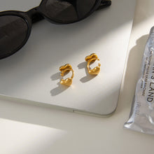 Load image into Gallery viewer, Stainless steel 18k gold heart-shaped ear clips