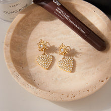 Load image into Gallery viewer, Golden stainless steel pearl heart-shaped rhinestone pendant earrings