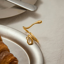 Load image into Gallery viewer, Stainless steel serpentine finger ring