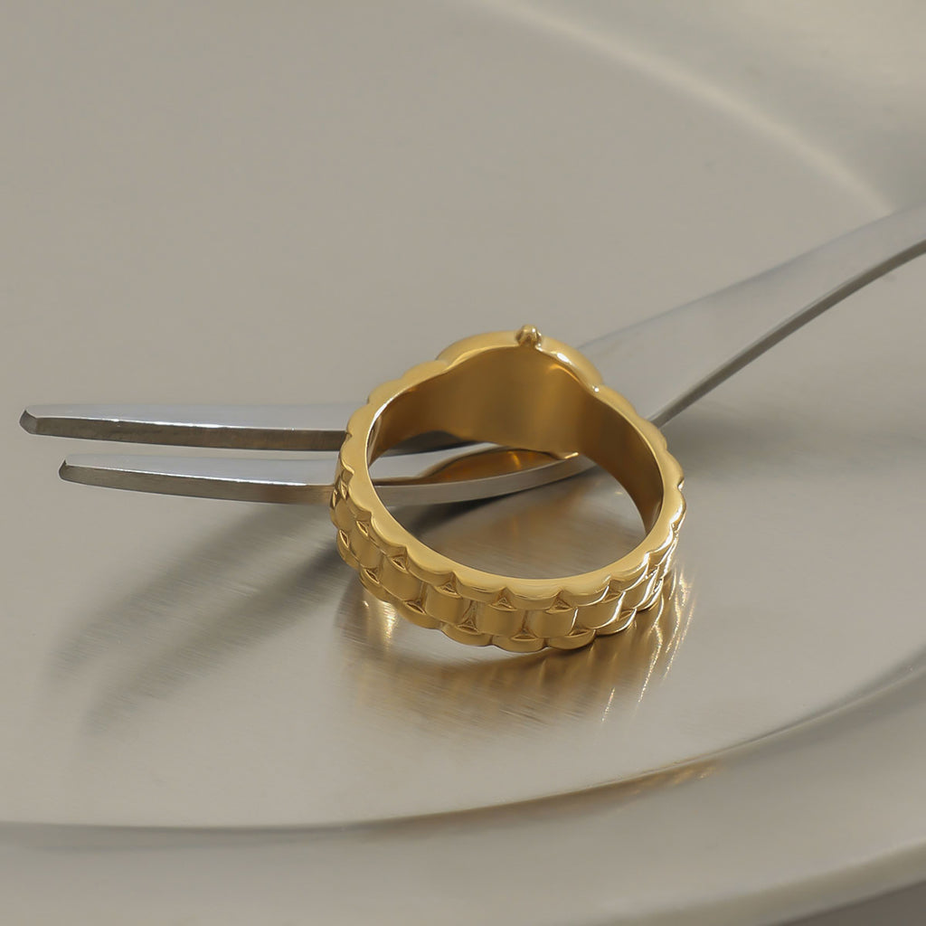 Stainless steel ring set with pearls