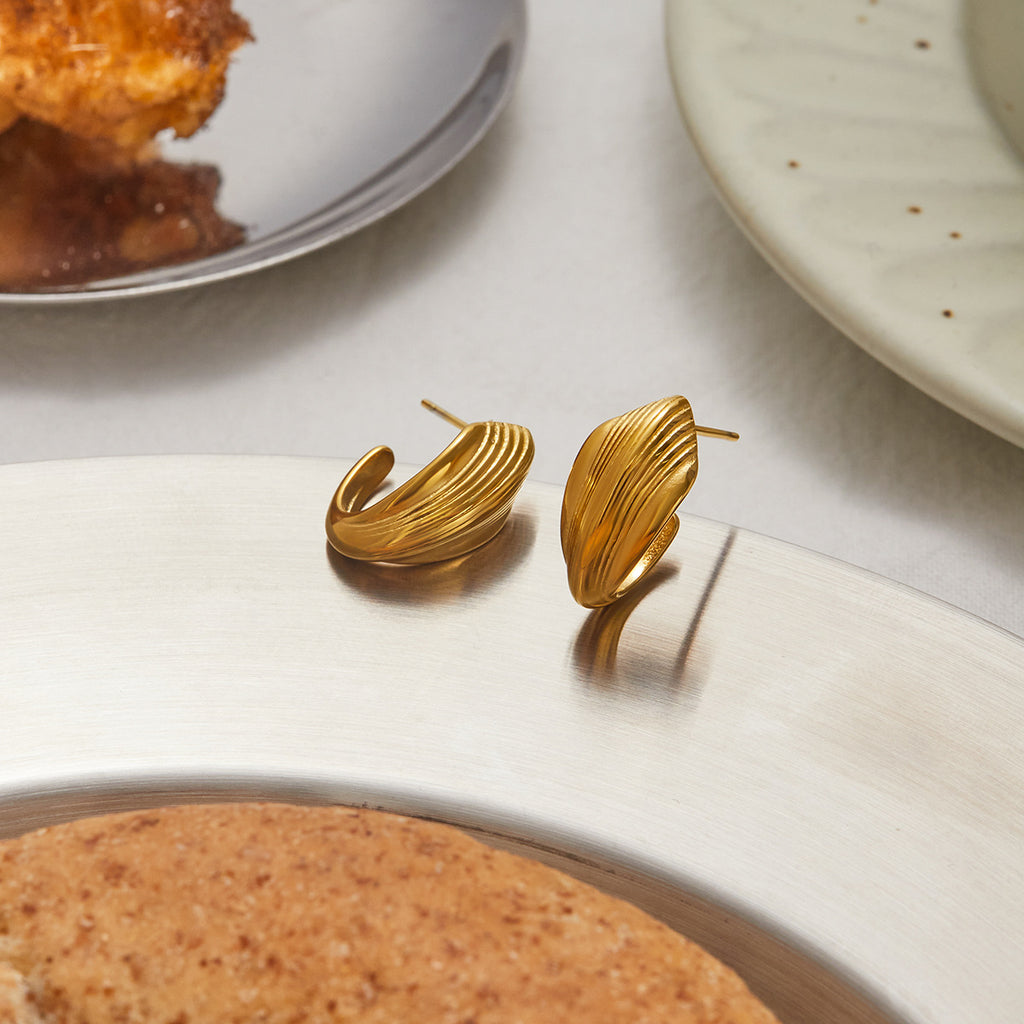 Golden stainless steel line C-shaped earrings