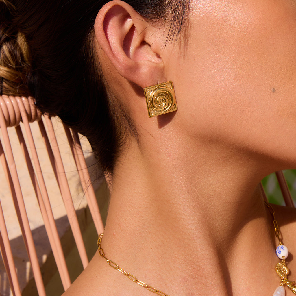 Stainless steel stud earrings, 18K gold