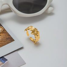 Load image into Gallery viewer, Golden stainless steel flower ring
